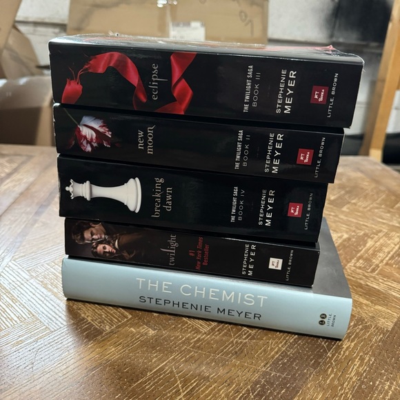 Stephenie Meyer Twilight and Other Books - Picture 3 of 3
